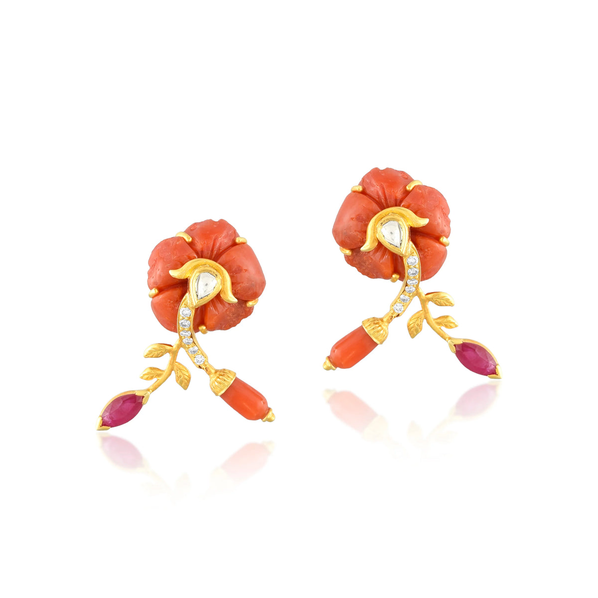 Coral & diamond elegance earrings in 18 kt
