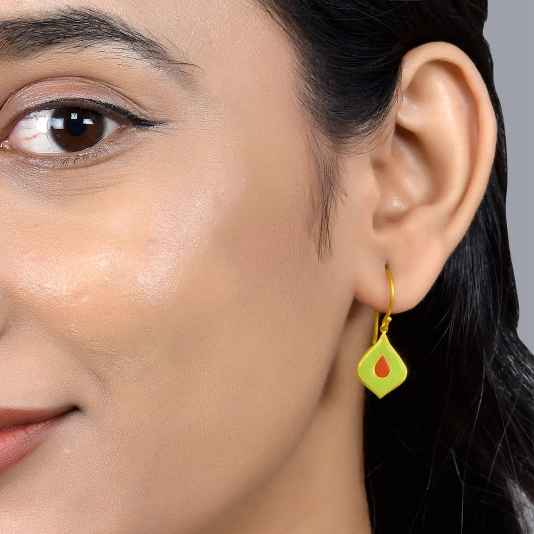 Petal Enamel Gold Earrings in 18 Kt