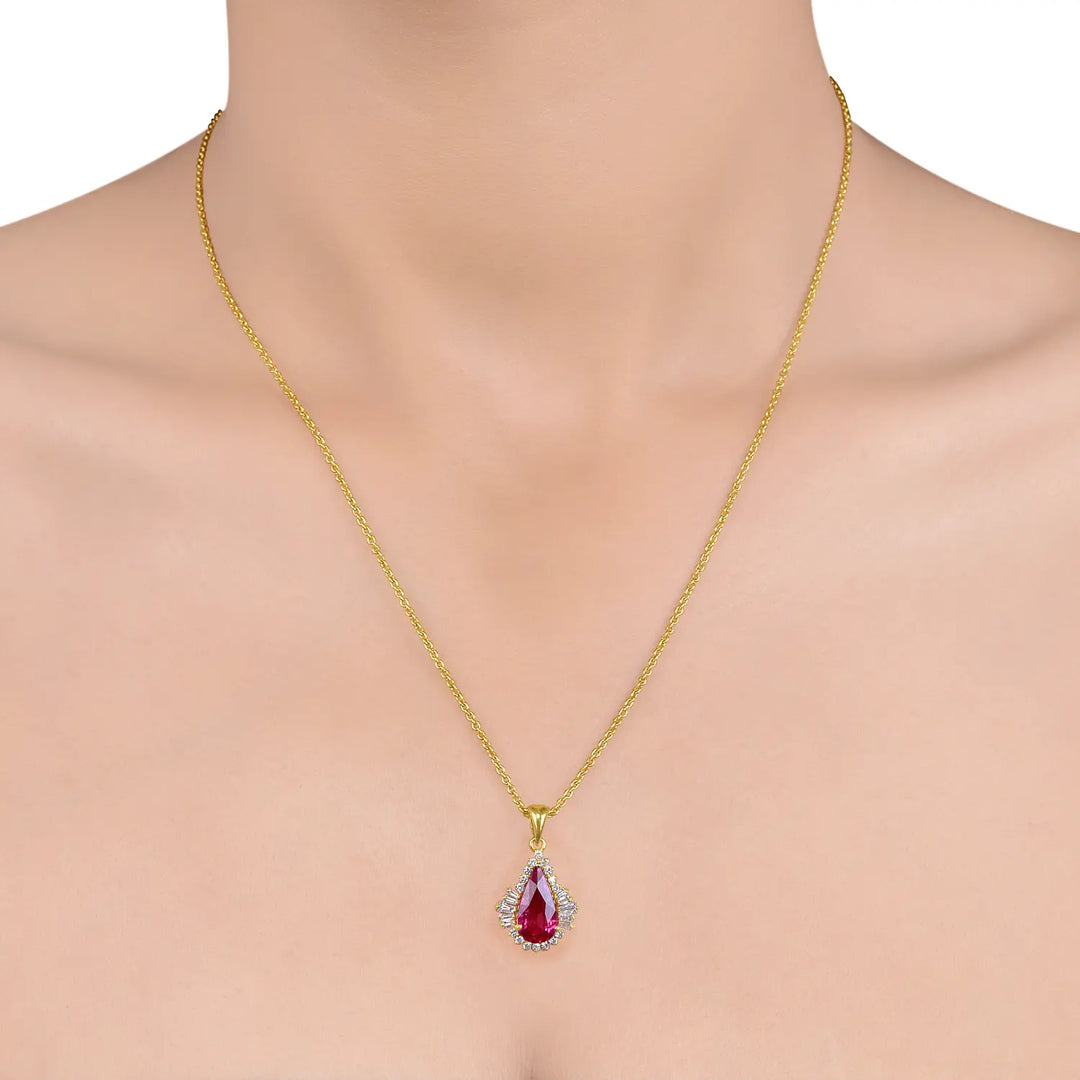 Sovereign Teardrop Pendant in 18 Kt