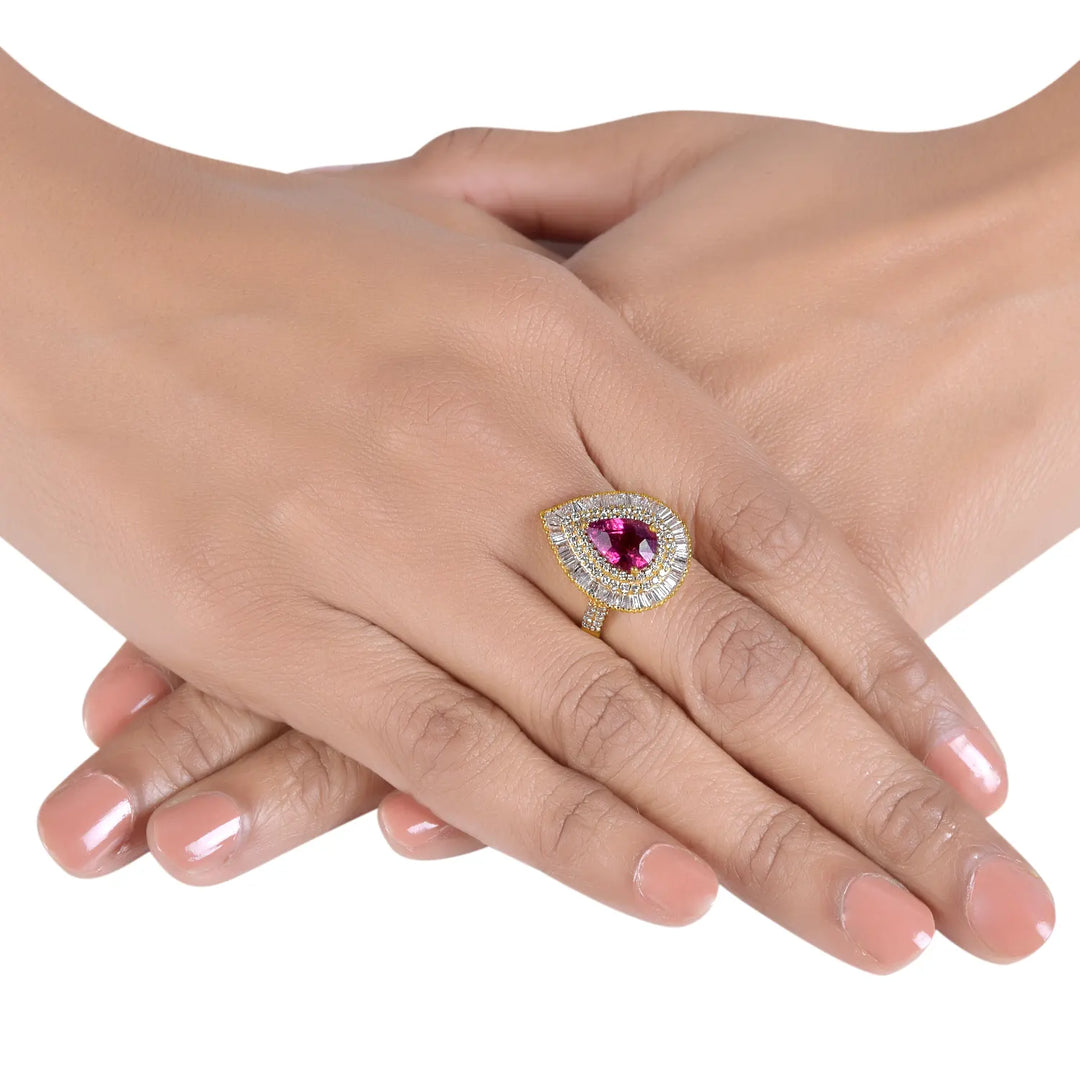 Regal Teardrop ring in 18 Kt