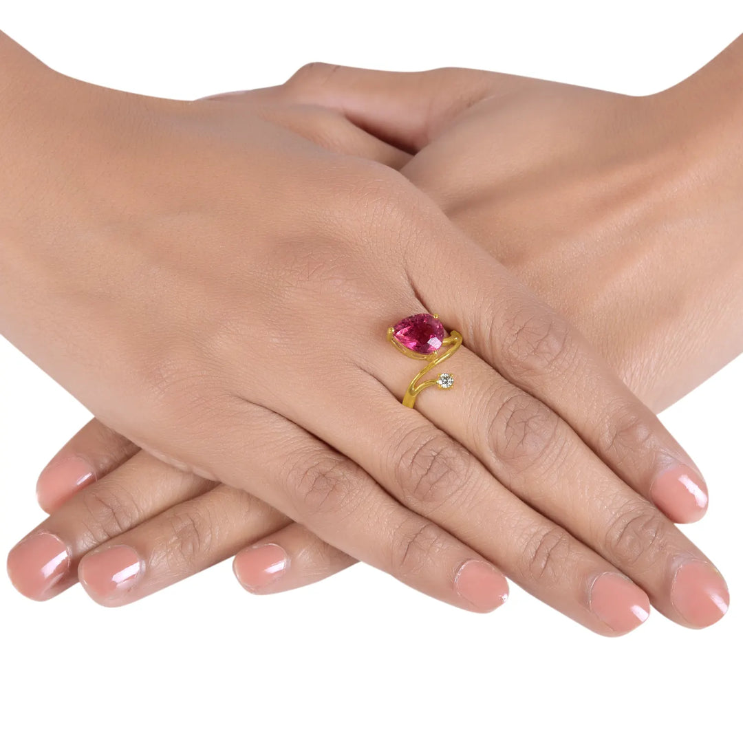 Floating Flame Ring in 18 Kt