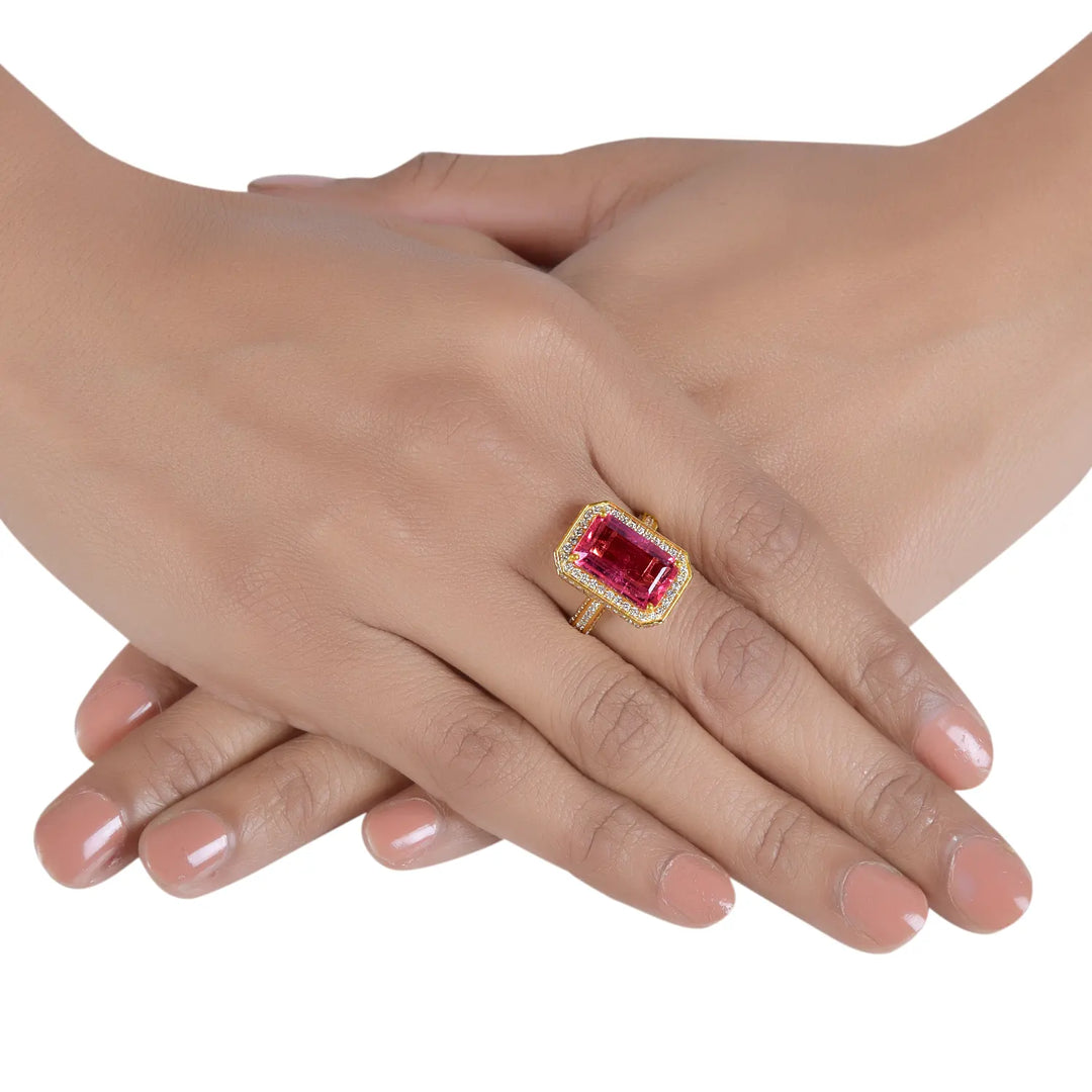 Imperial Halo Ring in 18 Kt