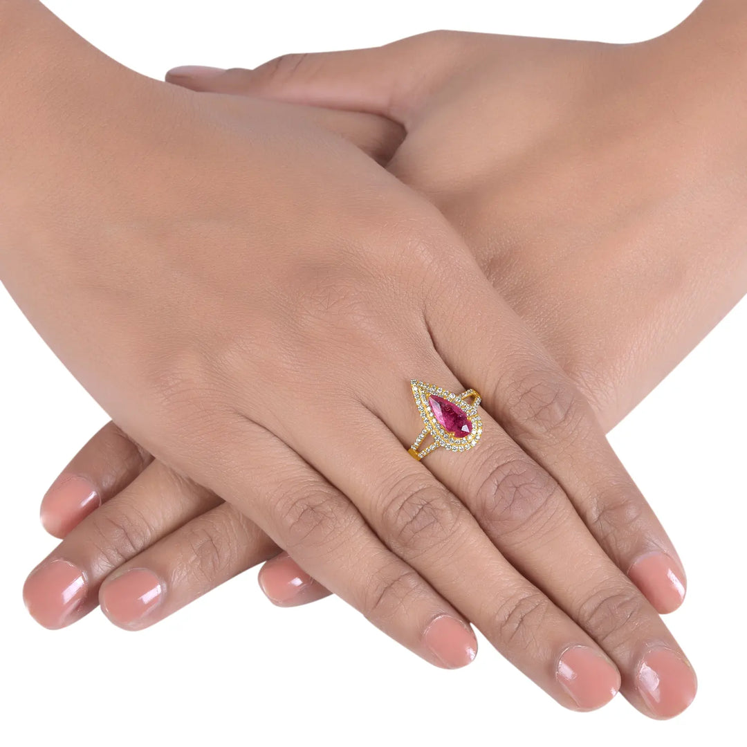 Empress Flame Ring in 18 Kt