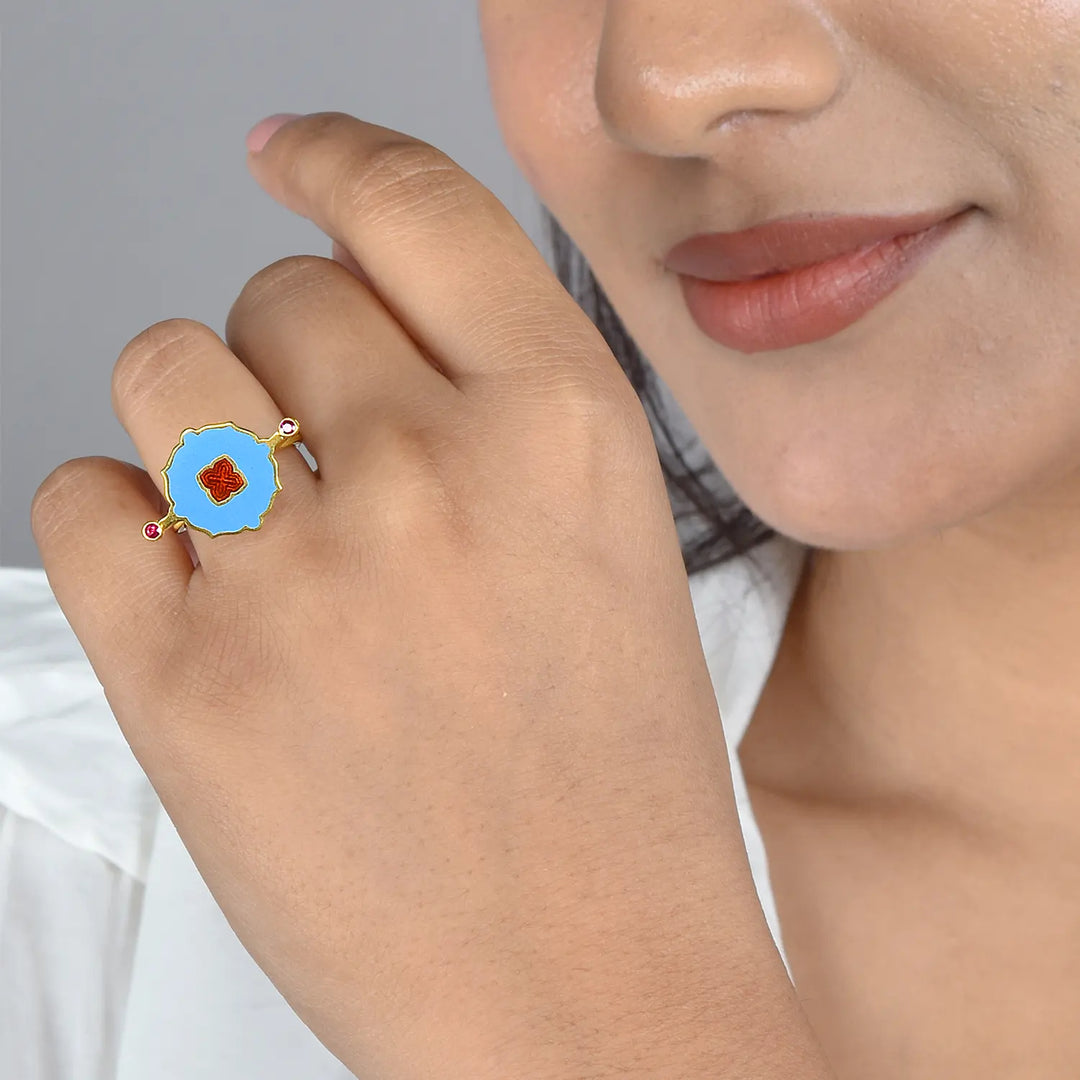 Enamel Medallion Gold Ring in 18 Kt