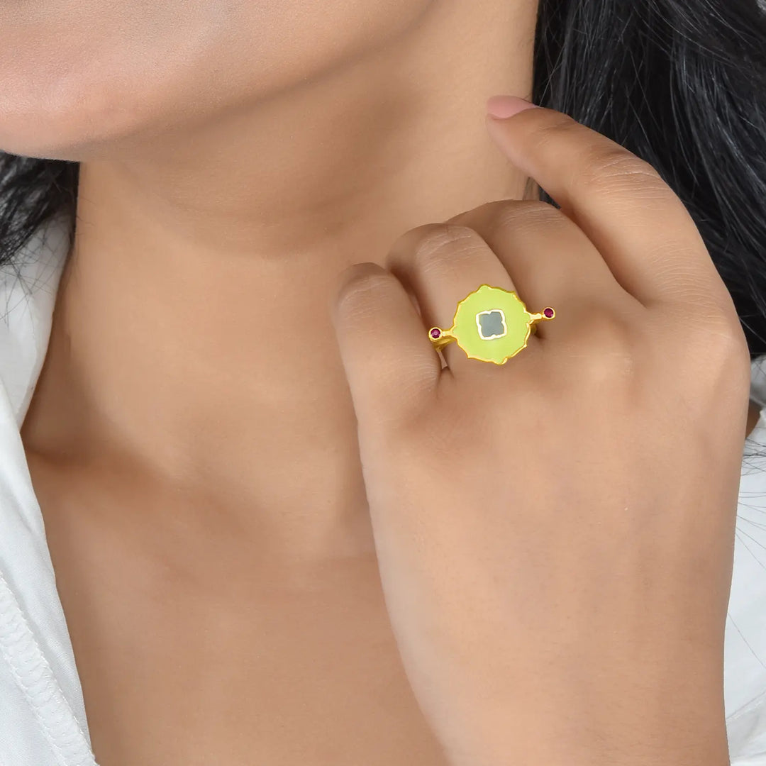 Enamel Medallion Gold Ring in 18 Kt