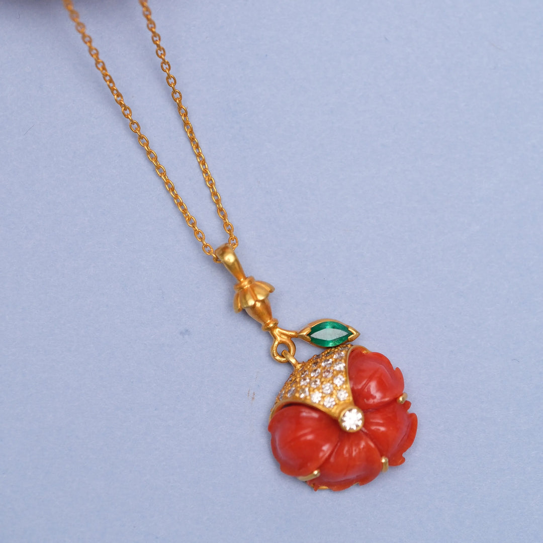 Coral Bloom Pendant Necklace in 18 Kt