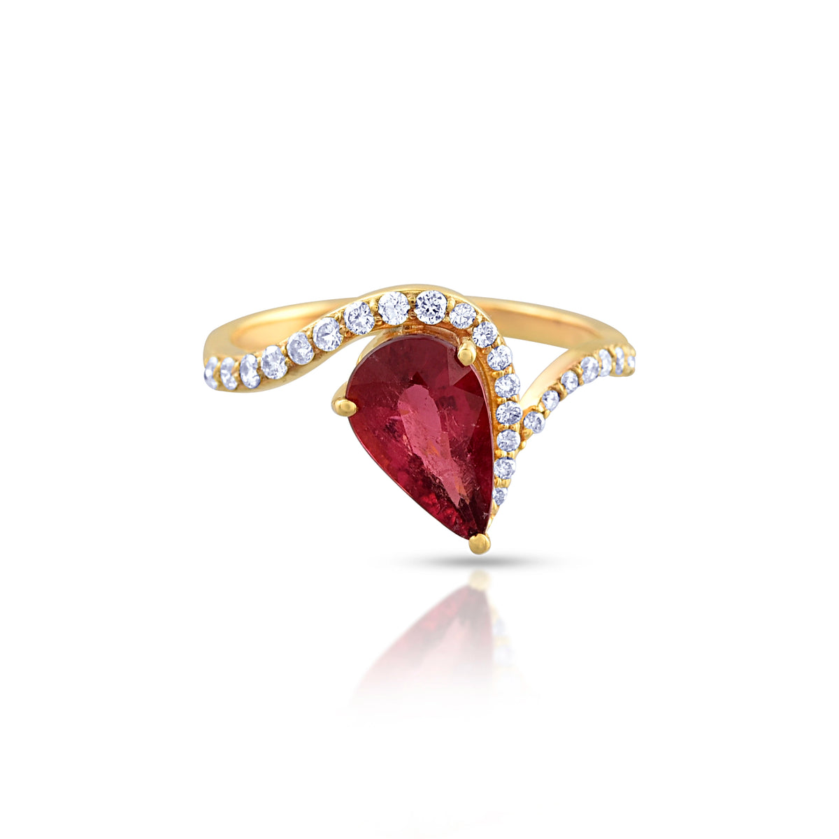 Crimson curve ring in 18 kt