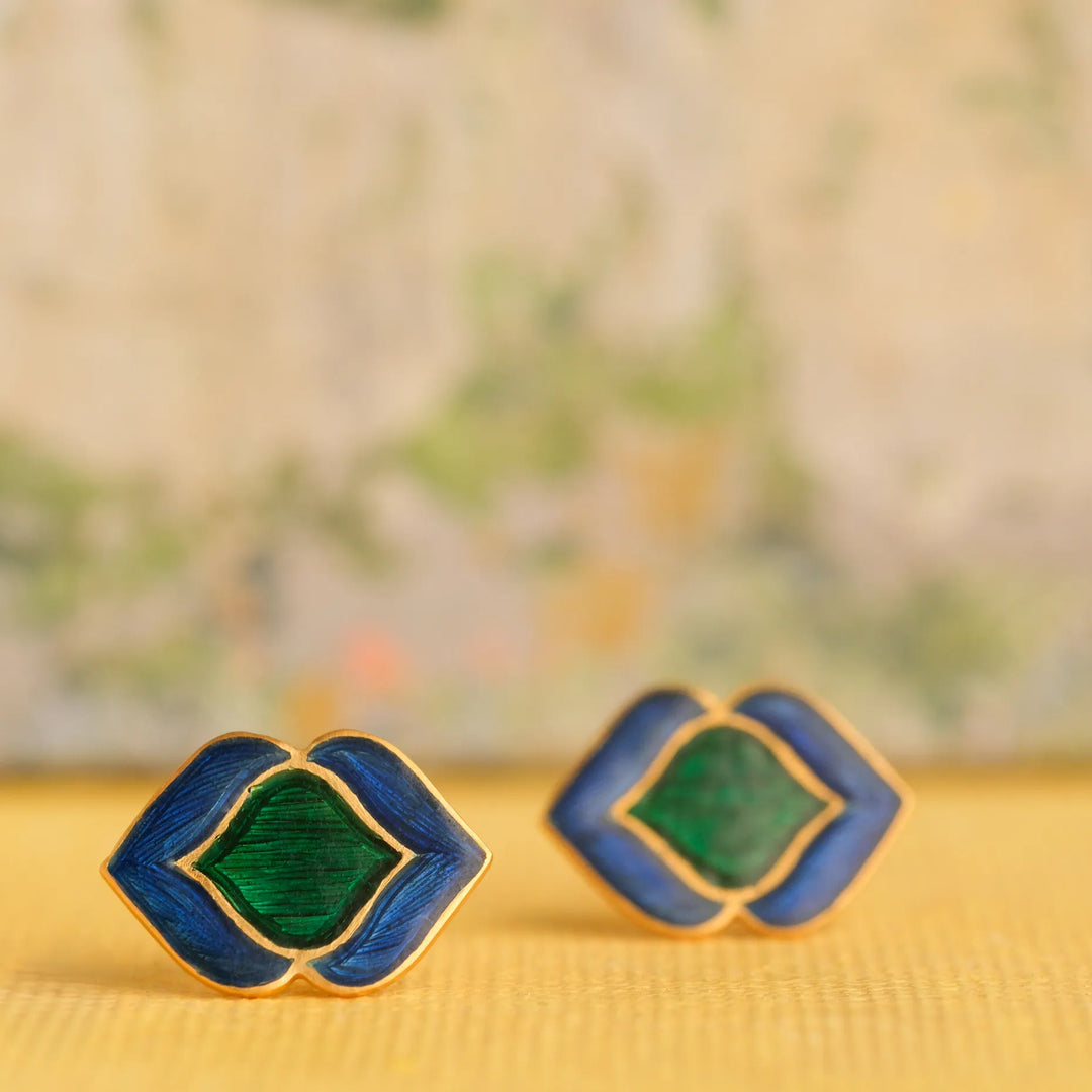 Dual-Tone Enamel Gold Studs in 18 Kt