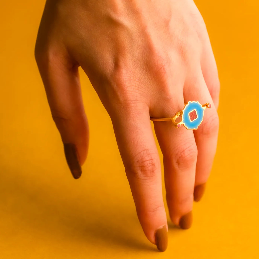 Enamel Medallion Gold Ring in 18 Kt