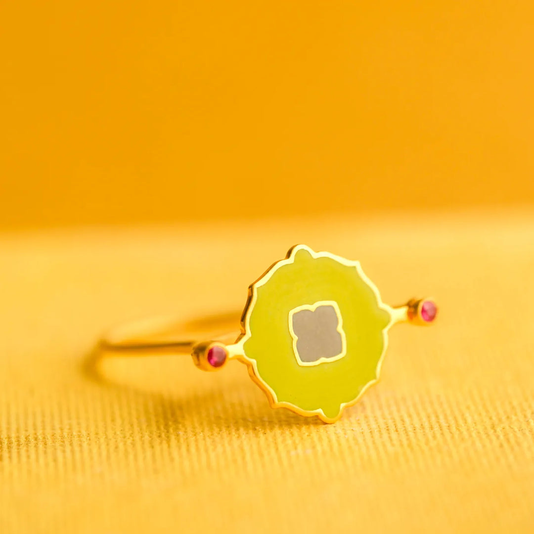 Enamel Medallion Gold Ring in 18 Kt